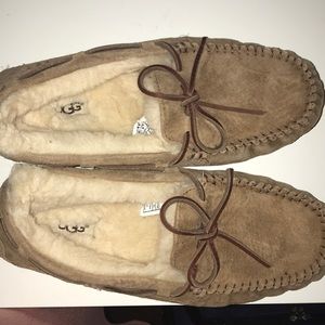 UGG women’s dakota moccasin slippers